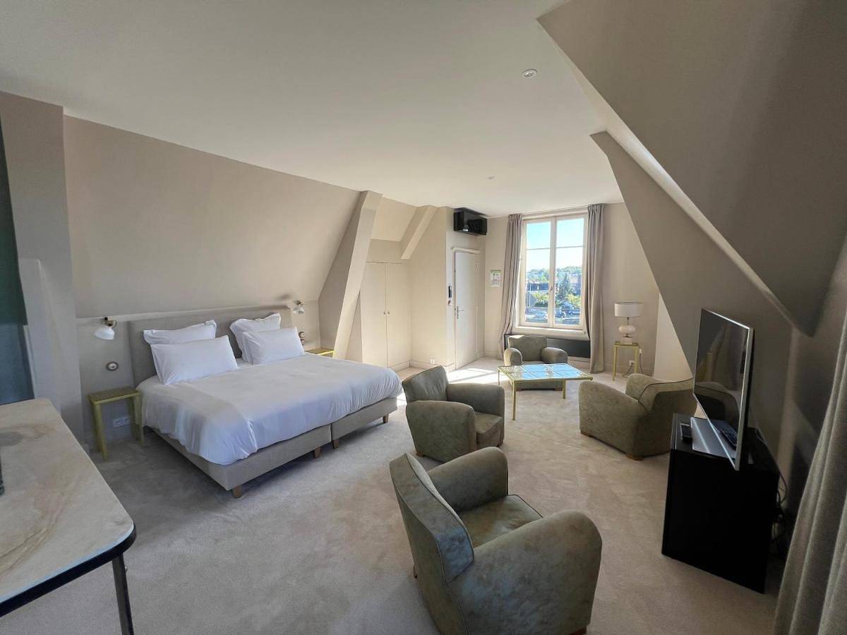 Logis Hotel La Maison à Pan De Bois in Vierzon, Région de Vierzon