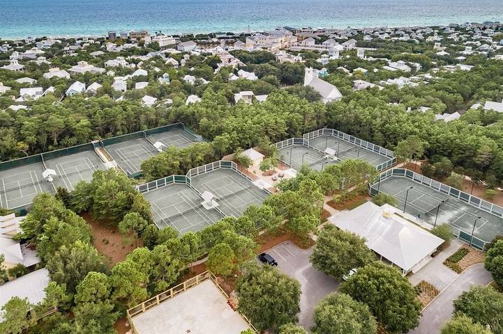 Vacation house for 18 people, with balcony and pool in Seaside