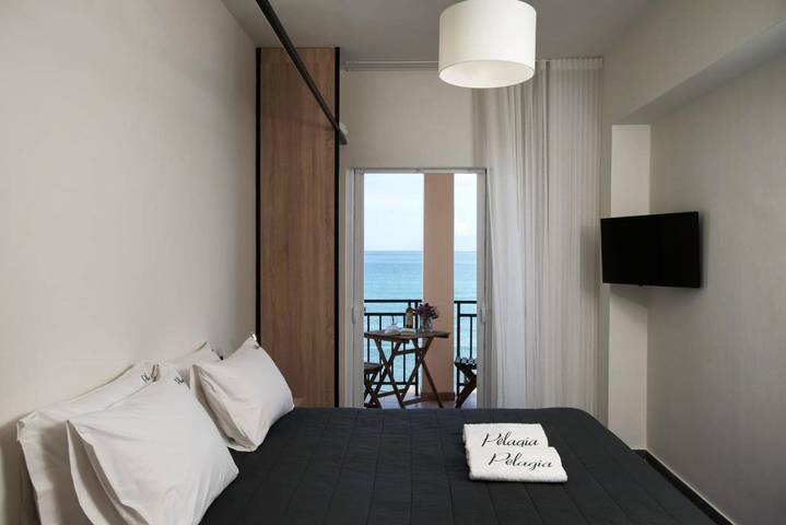 Gîte pour 2 personnes, avec vue et jardin, animaux acceptés dans Acharavi - 2