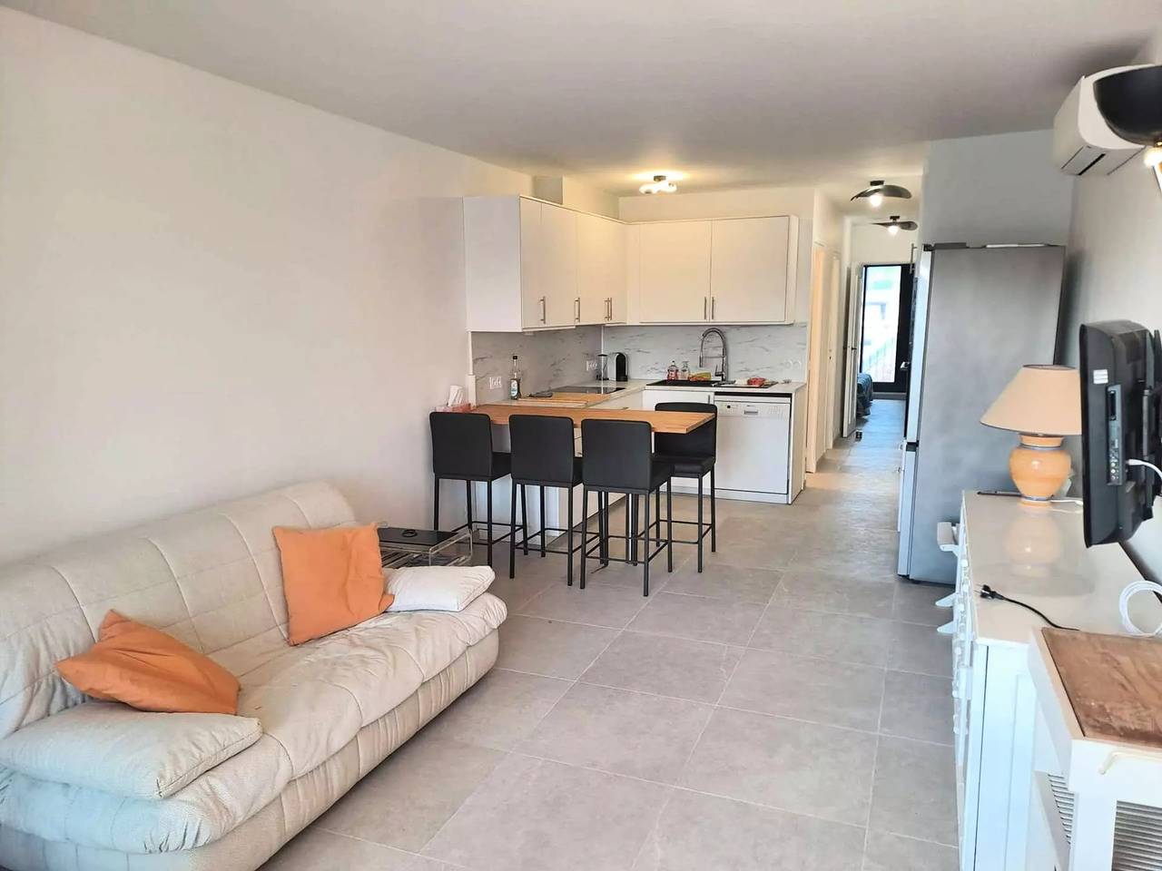 Apartamento entero, Cerca de Saint-Tropez Apartamento para 4 personas con vistas al puerto in Port Cogolin, Cogolin