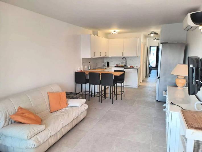 Gîte pour 4 personnes, avec terrasse et piscine dans Port des Marines de Cogolin - 4