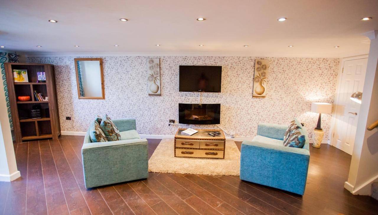 Three Bedroom Apartment - Sleeps 4 in Pembrokeshire