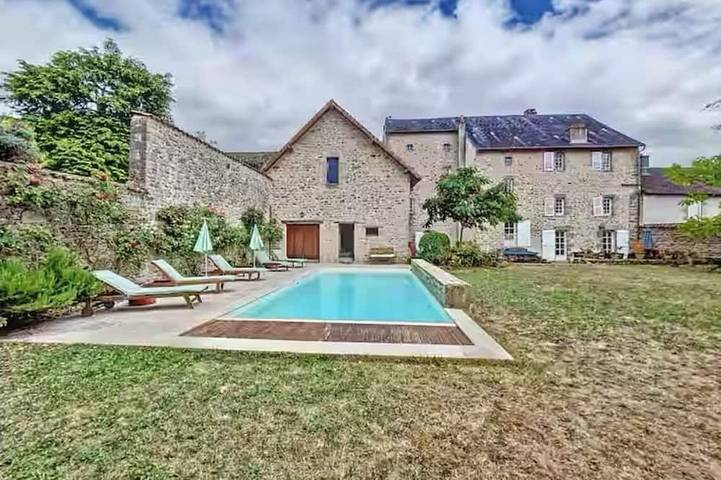 Location de vacances pour 15 personnes, avec piscine à Bessines-sur-Gartempe