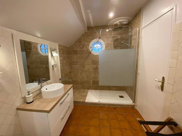 Chambre d’hôte pour 2 personnes, avec jacuzzi et jardin ainsi que piscine et terrasse dans Yvelines - 4