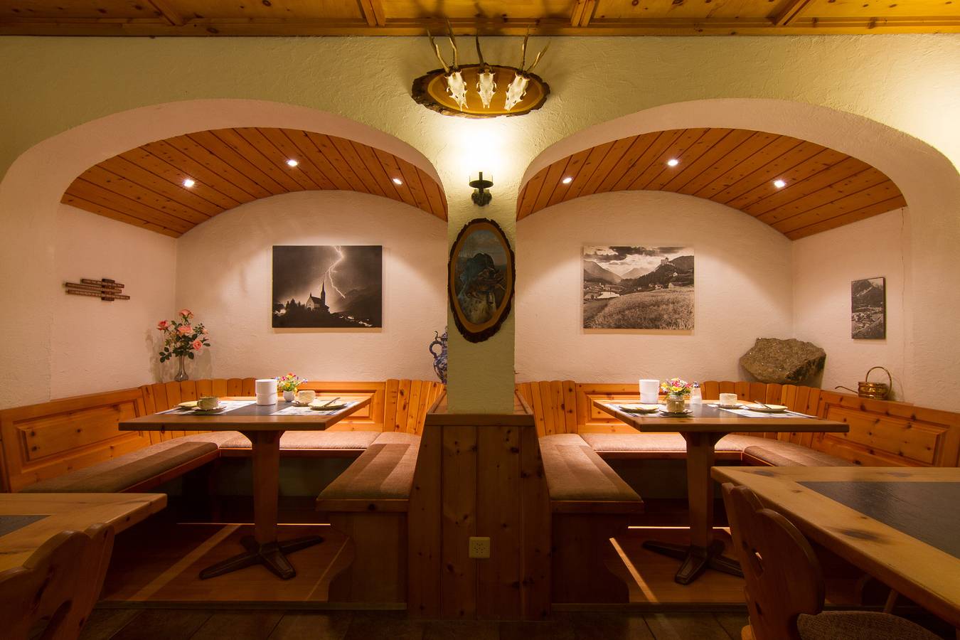 Hotel Garni Alpenrose Grusaida - Doppelzimmer mit Dusche/Wc in Scuol, Unterengadin