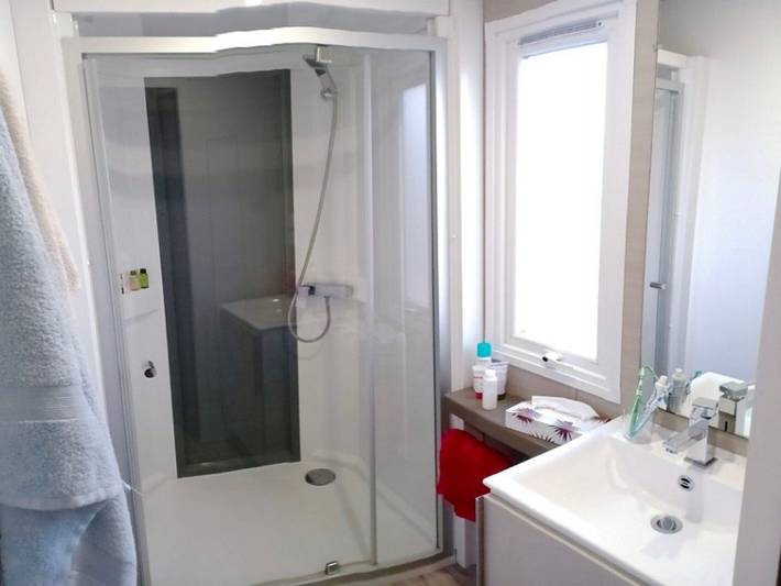 Mobil home pour 6 personnes, animaux acceptés dans Plage de Landrezac - 4
