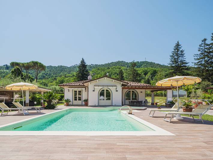 Location de vacances pour 6 personnes, avec jardin ainsi que piscine et terrasse à Camaiore - 2