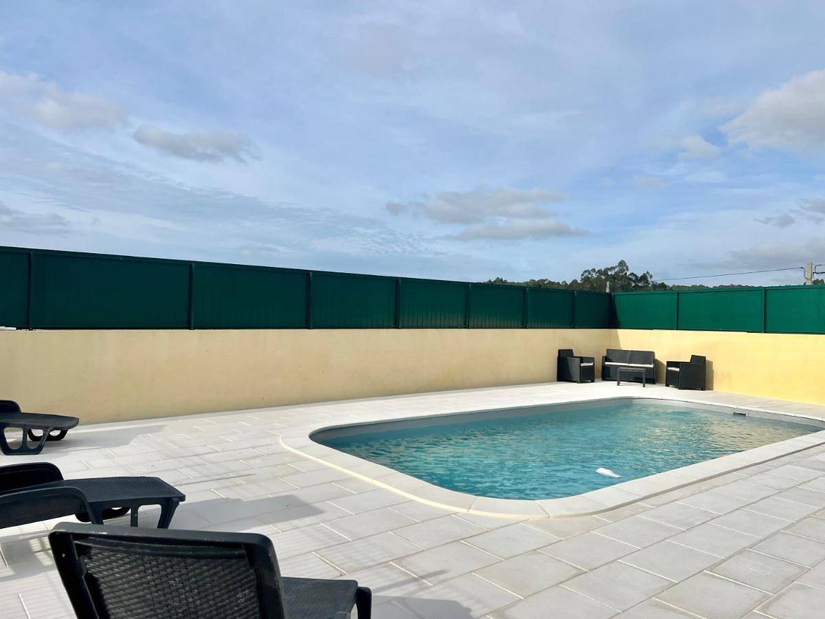 Four-Bedroom House in Atouguia da Baleia, Leiria distrito