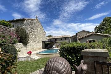 Location de vacances pour 4 personnes, avec jardin et balcon à Fons-sur-Lussan