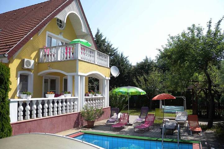 Ferienwohnung für 5 Personen, mit Terrasse und Pool sowie Garten