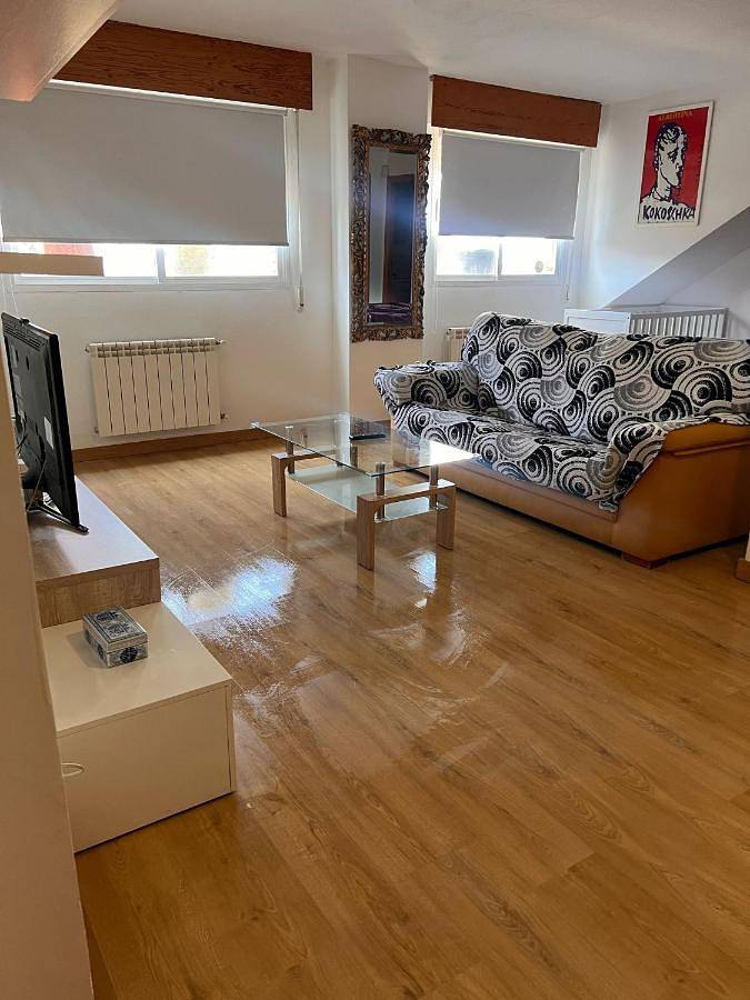 Apartamento para 2 personas, con jardín además de vistas y piscina, Se admiten mascotas en Las Rozas