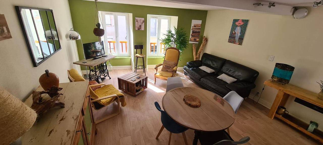 Maison de village in Pleaux, Région de Mauriac