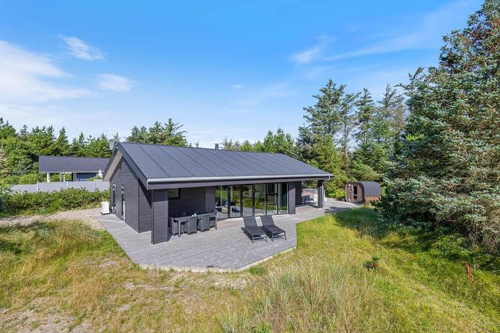 Villa for 6 personer, med Balkon/Terrasse og Jacuzzi såvel som Terrasse og Sauna i Fjand