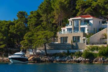 Villa for 8 People in Povlija, Selca and Sumartin, Brac, Photo 1