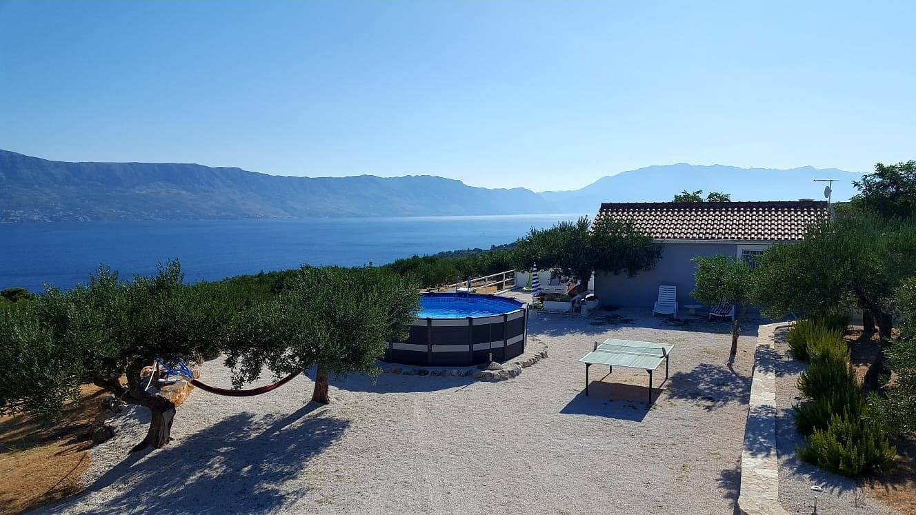Dwupokojowy dom z tarasem i widokiem na morze Postira, Brač K-11742 in Postira, Brac