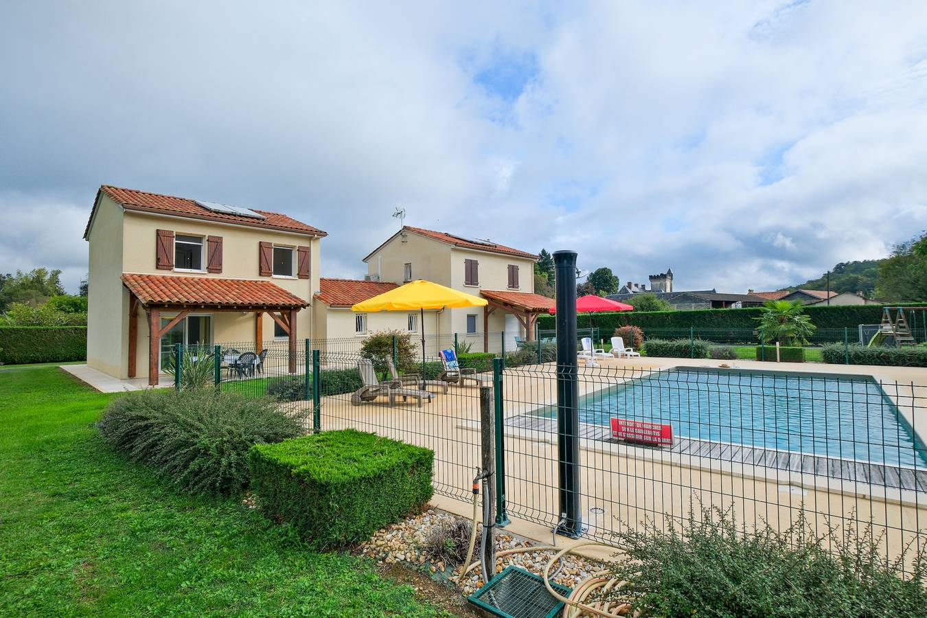 L’Ajuda – House with Air Conditioning and Shared Pool in Savignac-les-Églises in Savignac-les-Églises, Périgord Blanc