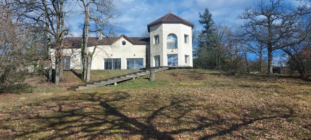 Location de vacances pour 10 personnes, avec Terrasse et Jardin ainsi que Piscine et Vue à Gramat - 2
