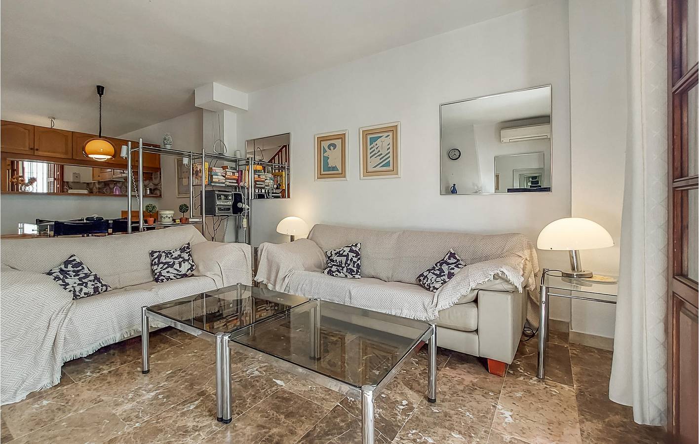 Appartement de vacances entier, Appartement en bord de mer avec climatisation, parking, terrasse et piscine in Sun Park (Estepona), Estepona