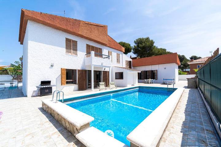 Apartamento para 6 personas, con piscina además de jardín y terraza en La Móra