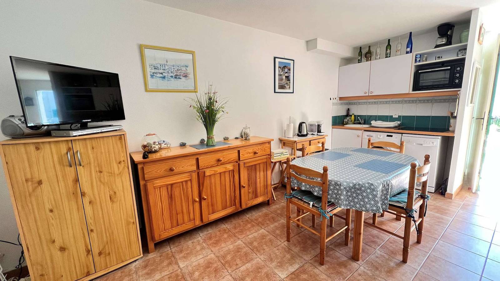 Appartement de vacances entier, Jolie maison à étage avec cour, piscine et parking in Ars-en-Ré, Île de Ré