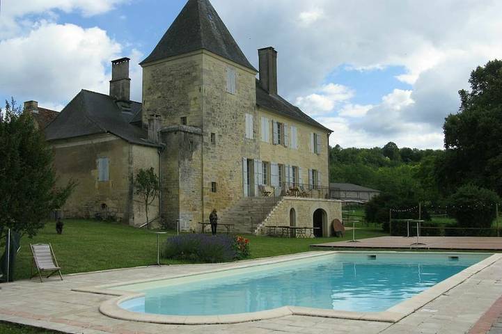 Location de vacances pour 19 personnes, avec jardin et balcon, animaux acceptés à Badefols-d'Ans