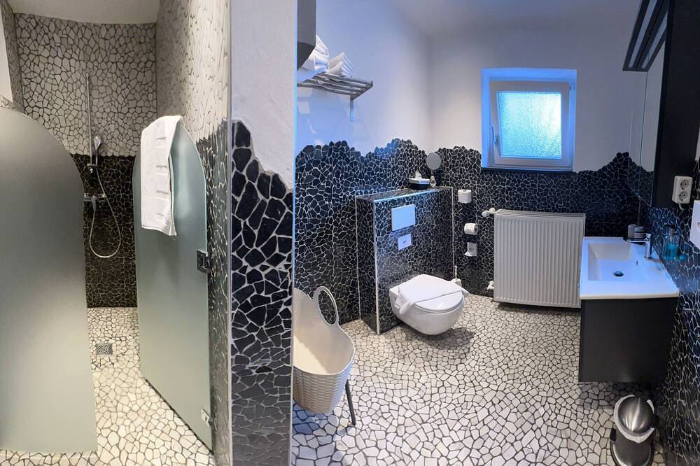 Ganze Wohnung, 4 **** Ferienwohnung Schlossblick Sauna Pool Jakuzzi privat - 4-Sterne in Braunfels, Lahn-Dill-Kreis