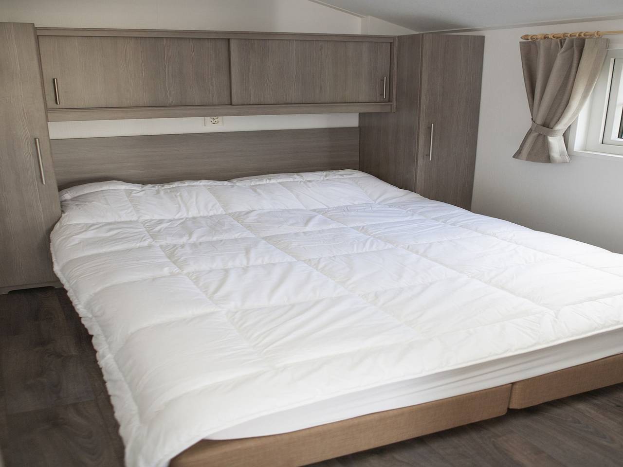 Comfortable chalet with veranda, in a holiday park near the beautiful Veluwe in Veluwe