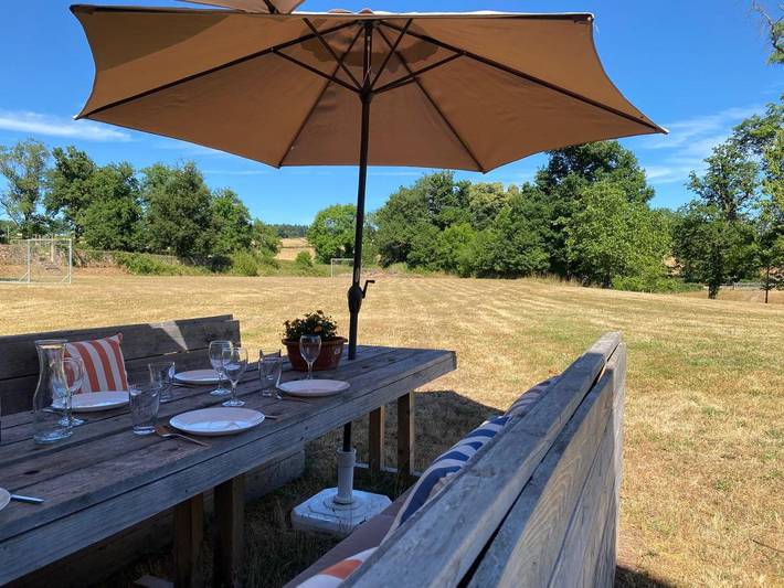 Location de vacances pour 8 personnes, avec vue ainsi que jardin et piscine à Barrais-Bussolles - 3