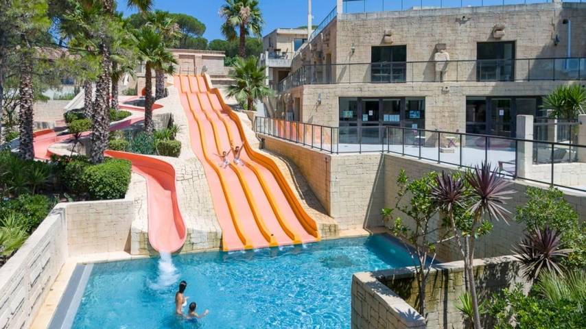 Mobil home pour 4 personnes, avec bassin pour enfant et jacuzzi à Le Muy - 2