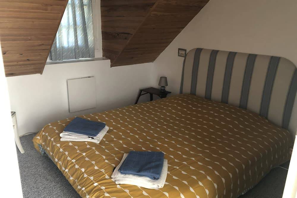 Character house with large garden facing the entrance of a beautiful beach in Saint-Coulomb, Saint-Malo region