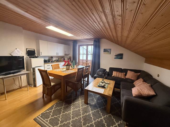 Ganze Wohnung, Ferienwohnung „Dorfidyll" mit Balkon und Wi-Fi inmitten der idyllischen Landschaft von Jesenwang in Jesenwang, Romantische Straße