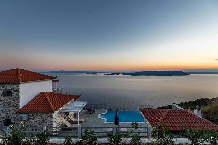 Villa Pounda-Breathtaking sea view-wifi-Newbuilding in Sporaden