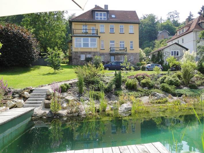 Maison d’hôte pour 2 personnes, avec Terrasse et Jardin ainsi que Piscine et Vue dans Laucha