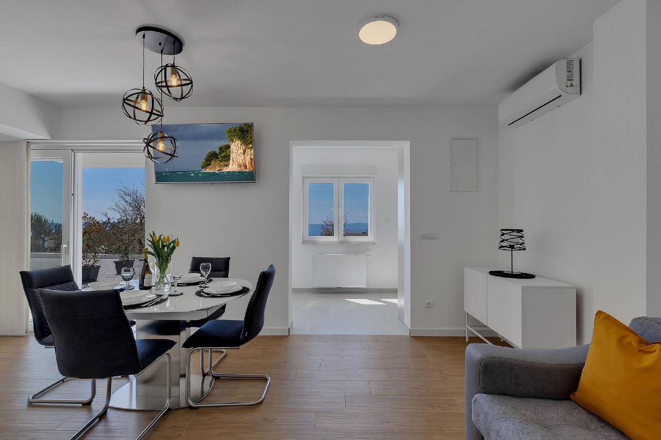 Modern holiday home in Veliko Brdo with well-tended garden in Veliko Brdo, Makarska