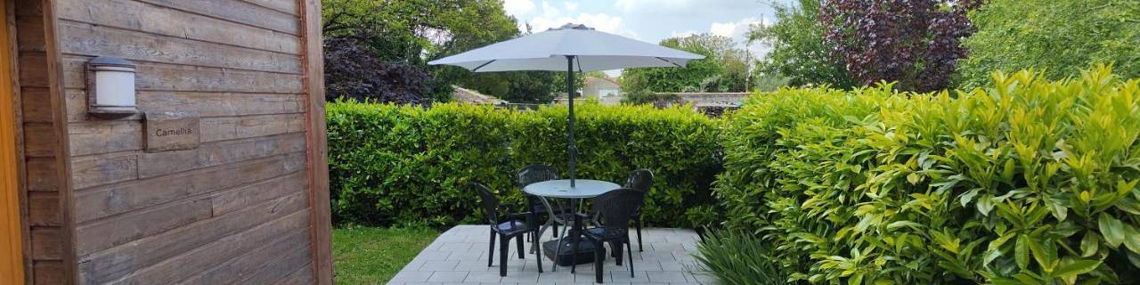 Location de vacances pour 4 personnes, avec vue ainsi que piscine et jardin, adapté aux familles à Cherbonnières - 3