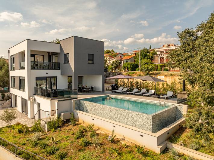 Ferienhaus für 8 Personen, mit Sauna und Meerblick sowie Pool und Garten in Jasenice