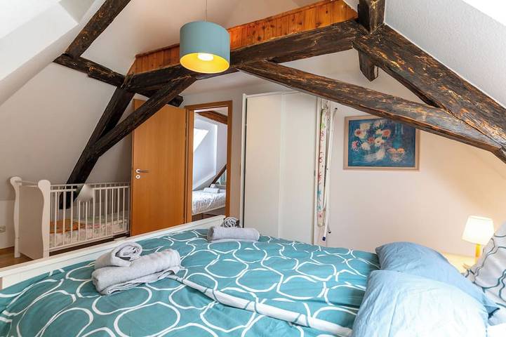 Ganze Wohnung, Stilvolle Dachwohnung am Schlosspark in Wiesbaden, Südhessen