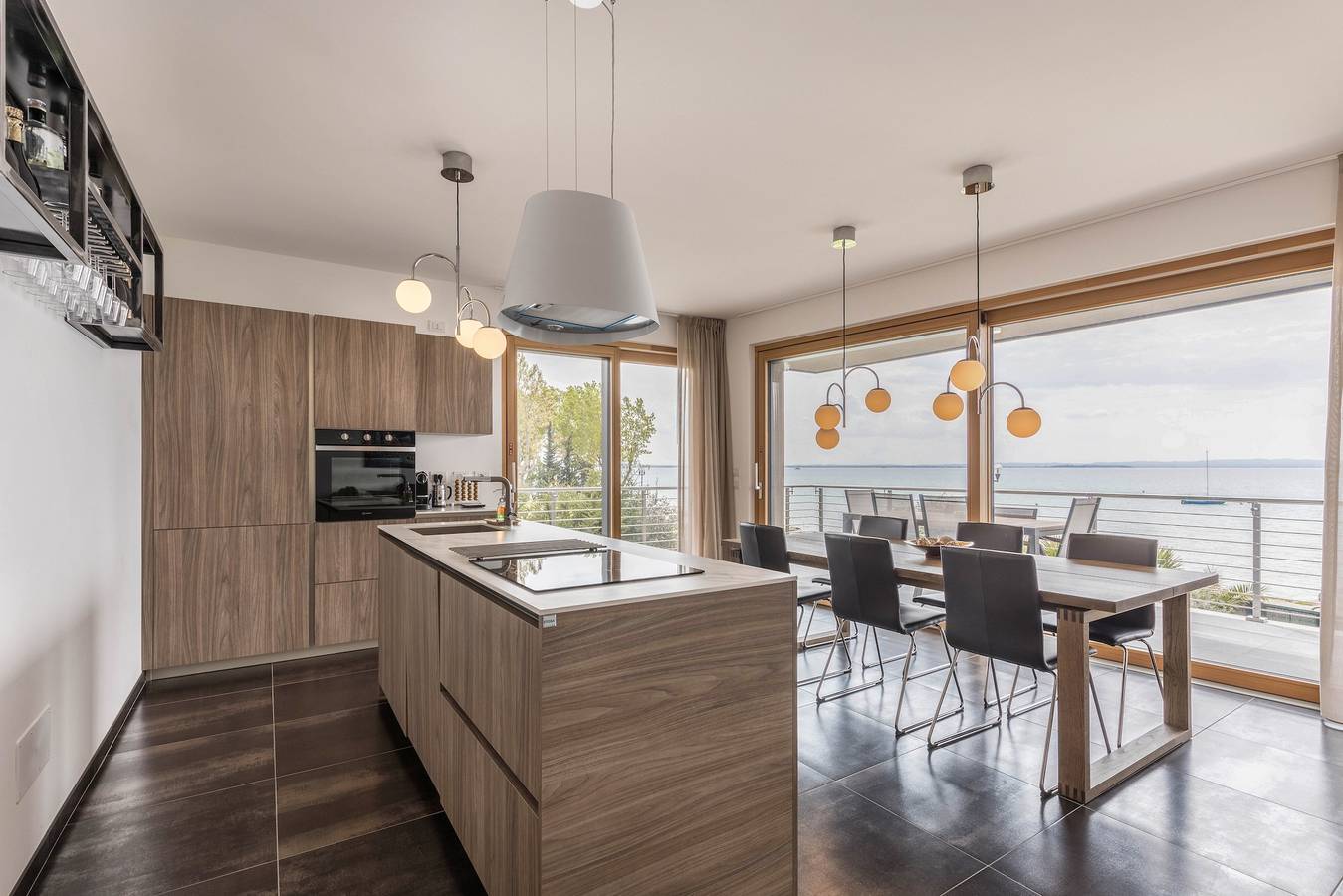 Appartamento intero, Appartamento "Bardolino Luxury - Attico" con vista lago, piscina privata e Wi-Fi in Cisano, Bardolino
