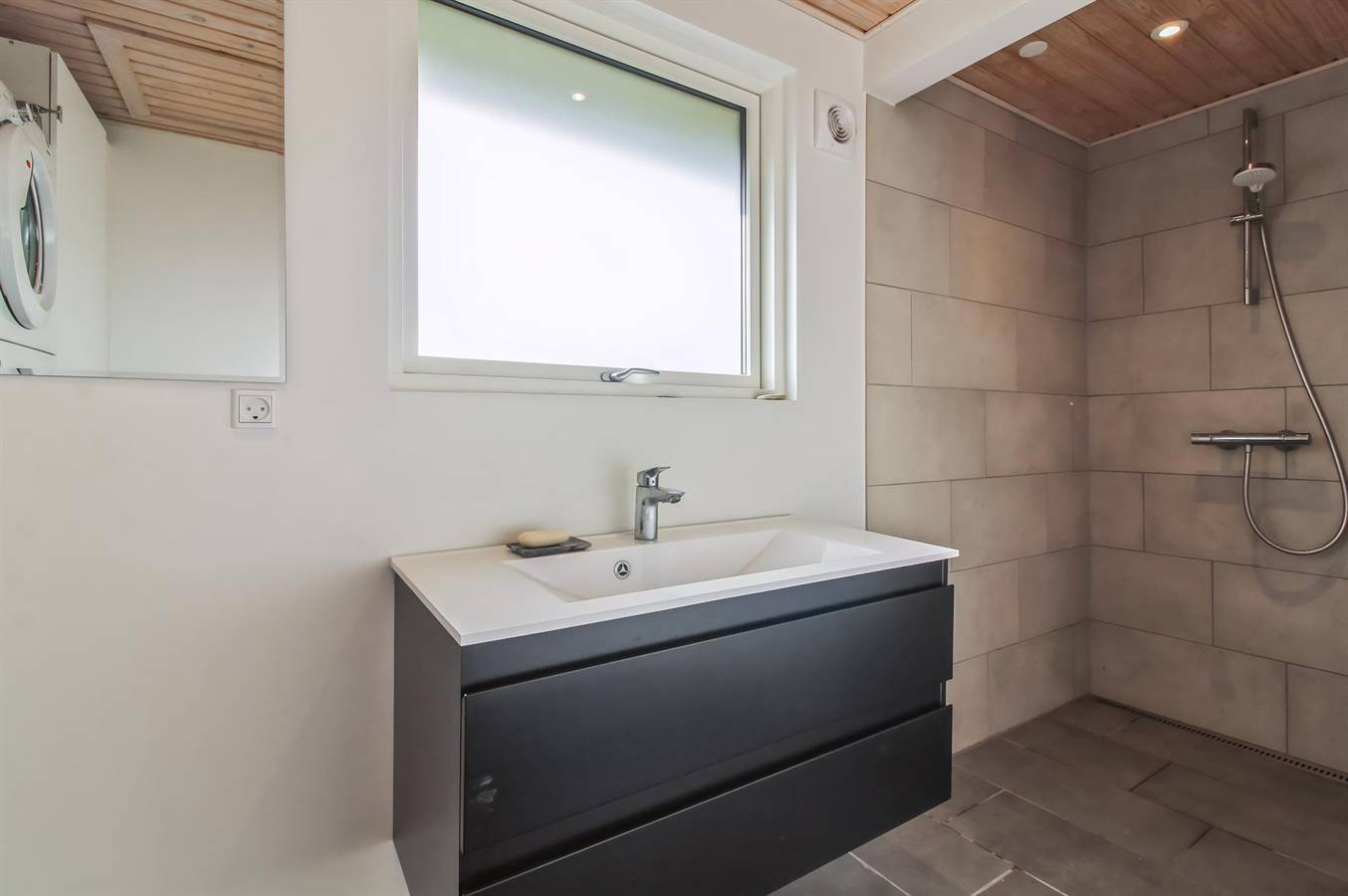 Stunning home in Pandrup w/ 4 Bedrooms in Blokhus, Jammerbugt