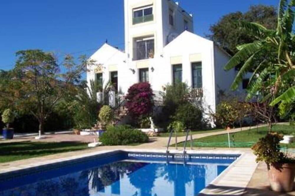 Nerja: Villa with private pool and garden 300 m from the beach in Nerja, Costa del Sol