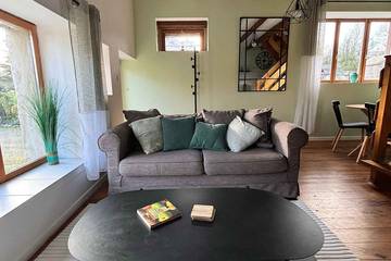 Gîte pour 4 personnes, avec piscine et terrasse, animaux acceptés à Hénansal