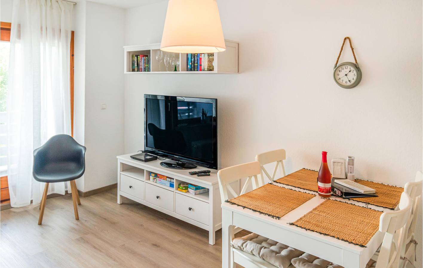 Ganze Ferienwohnung, Gemütliche Wohnung mit Parkplatz, Terrasse und Internet in Schwackendorf, Hasselberg