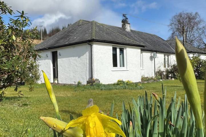 Log cabin for 4 people, with terrace and garden in Loch Awe