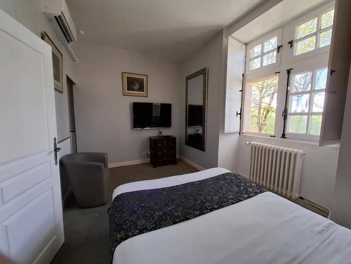 Gîte pour 2 personnes, avec Terrasse ainsi que Jardin et Vue à Tulle - 3