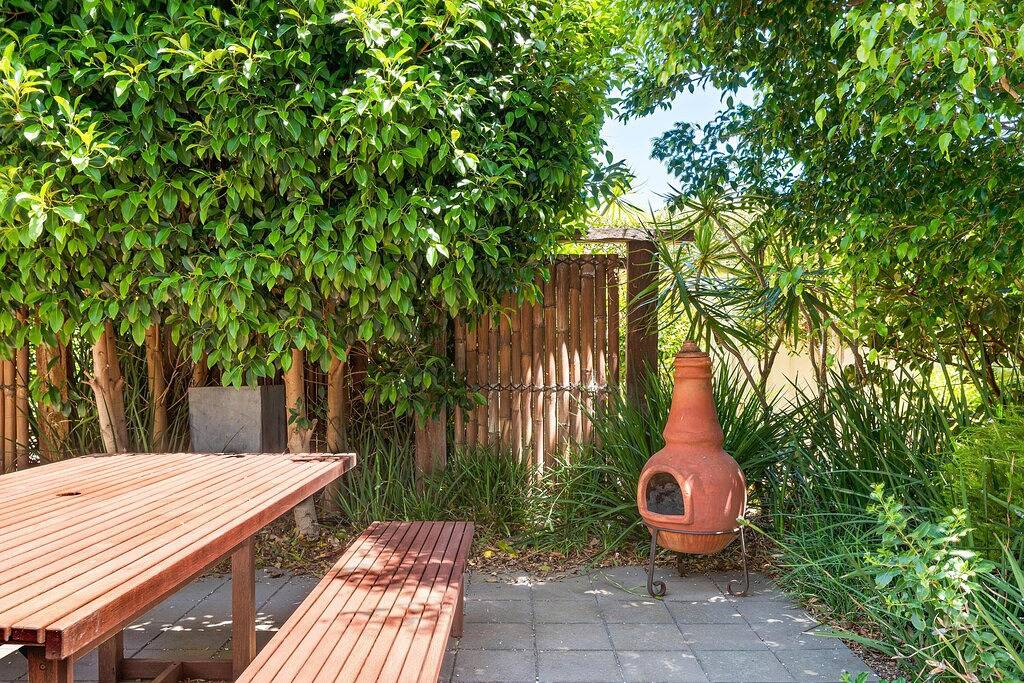 Chloe's Place ~ Aldinga Beach - Airy Family Abode Overlooking a Reserve in Aldinga Beach, City of Onkaparinga