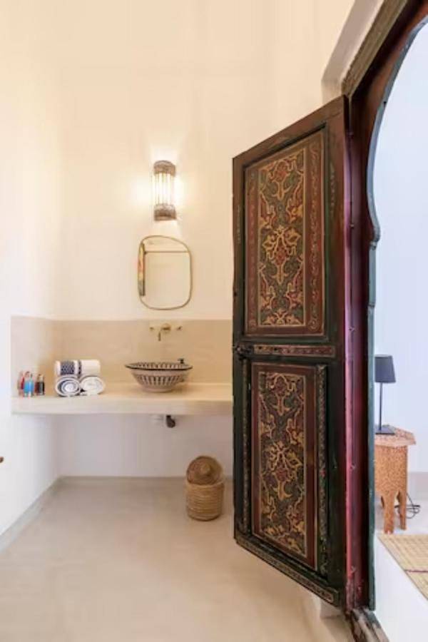 Chambre d’hôte pour 2 personnes, avec vue et terrasse ainsi que jardin et piscine, animaux acceptés dans Palais de la Bahia - 3