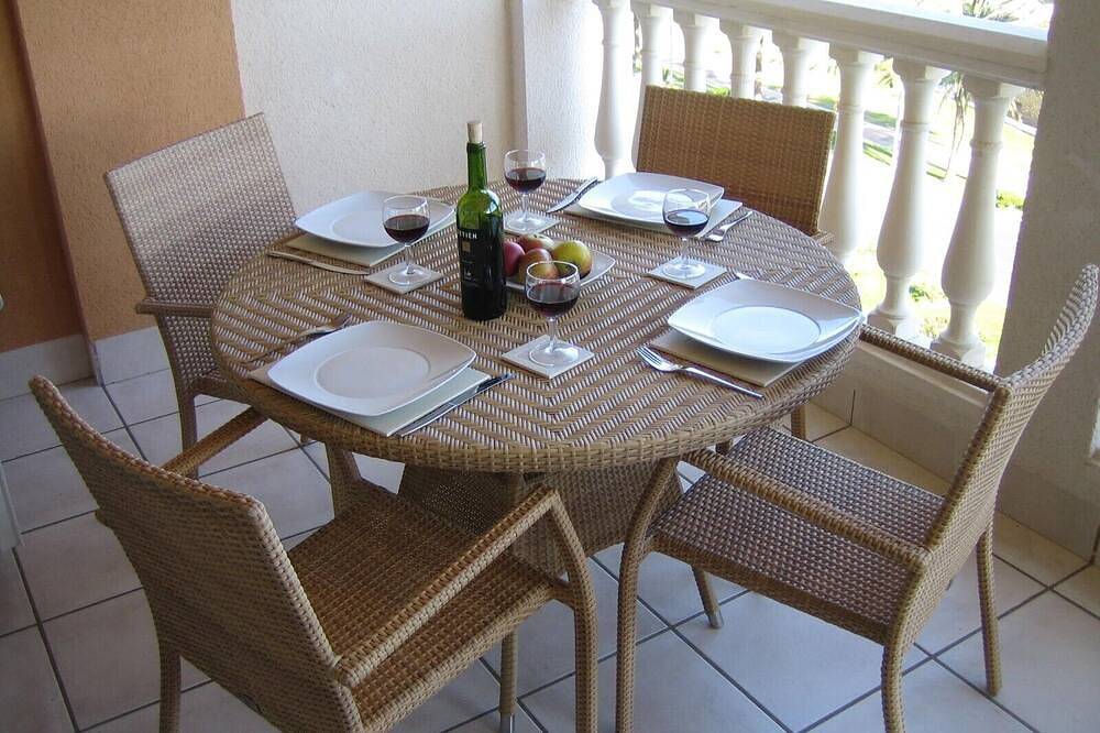 Entire apartment, Luxury apartment with fantastic views and 5 minutes from bars/beach/marina. Wifi in Marina (Almerimar), El Ejido