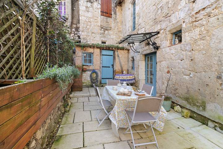 Superb Medieval Stone Villa in the Heart of Issigeac in Issigeac, Périgord Pourpre