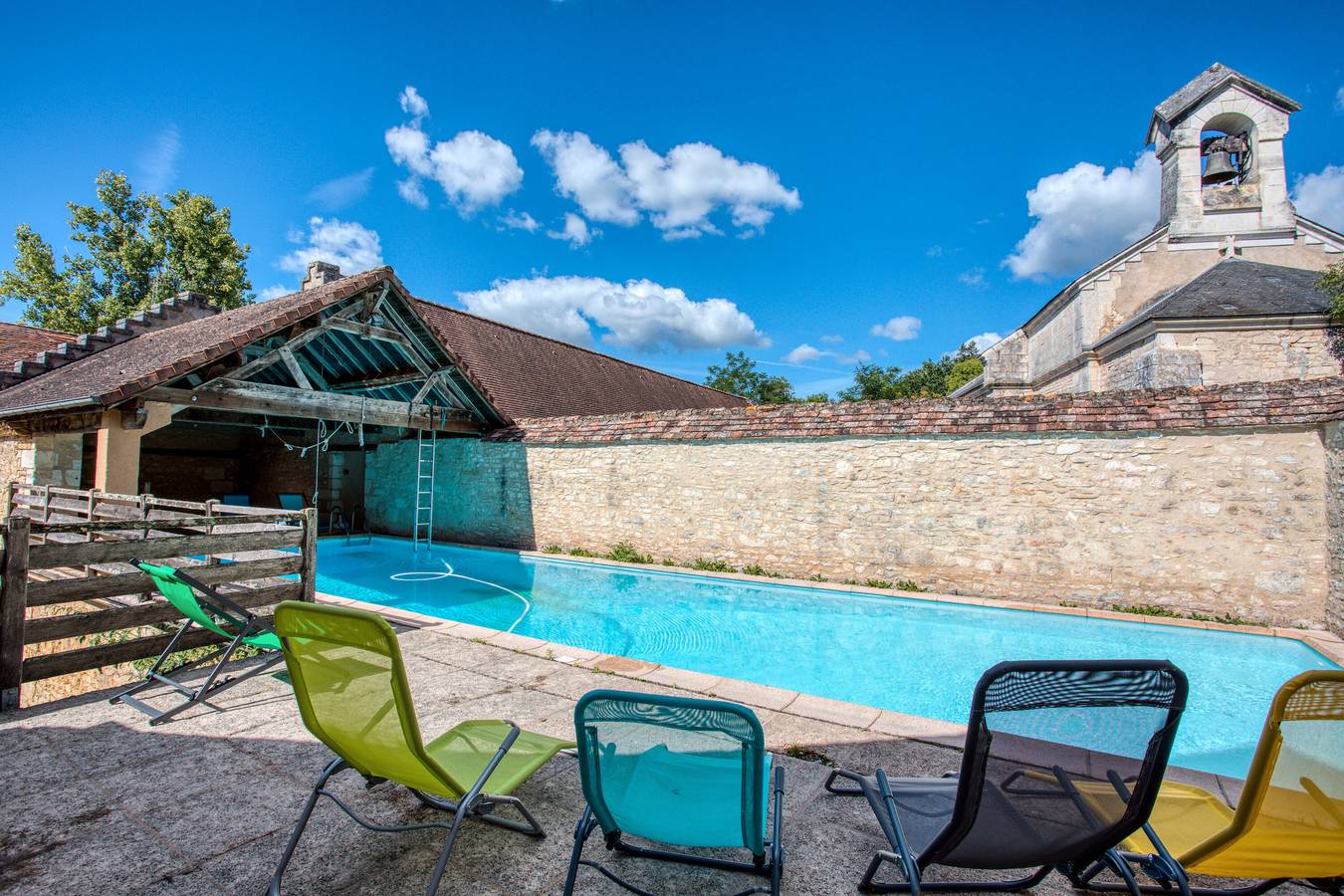 La Petite Cour – Maison spacieuse avec piscine partagée au cœur du Périgord in Mayac, Périgord Blanc