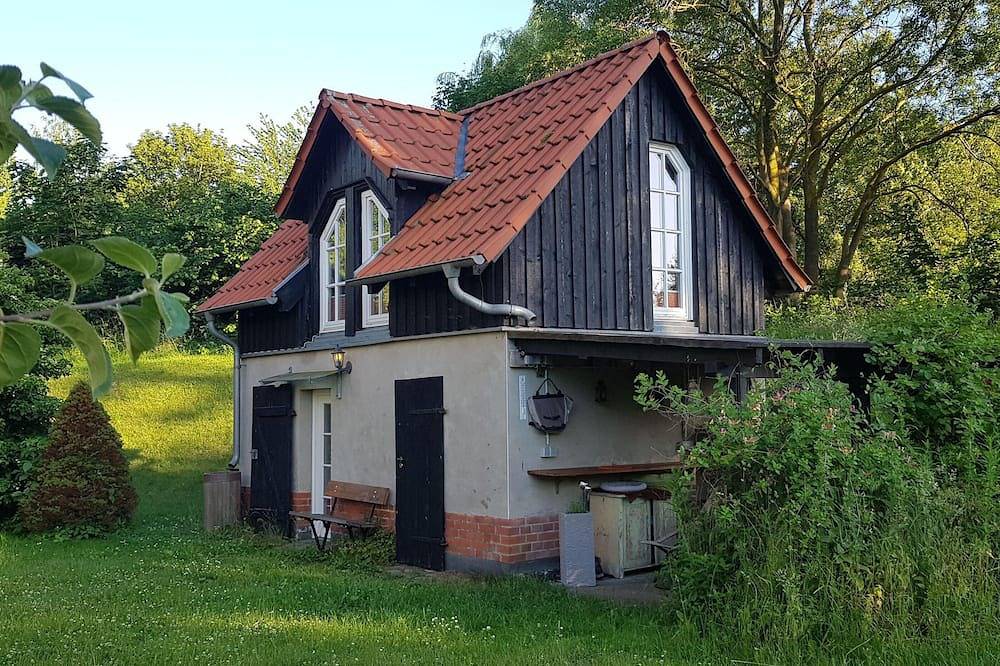 Niedliches kleines Ferienhäuschen auf Rügen nahe Stralsund in Altefähr, Rügen